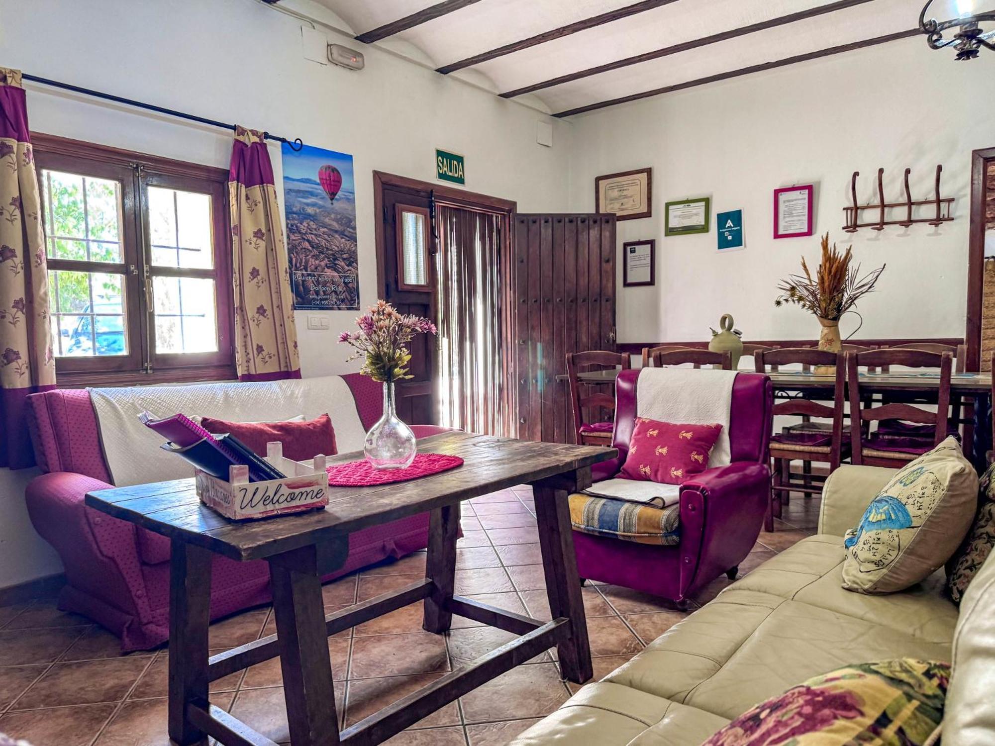 Gasthaus Cortijo Rural Bacares Freila Exterior foto