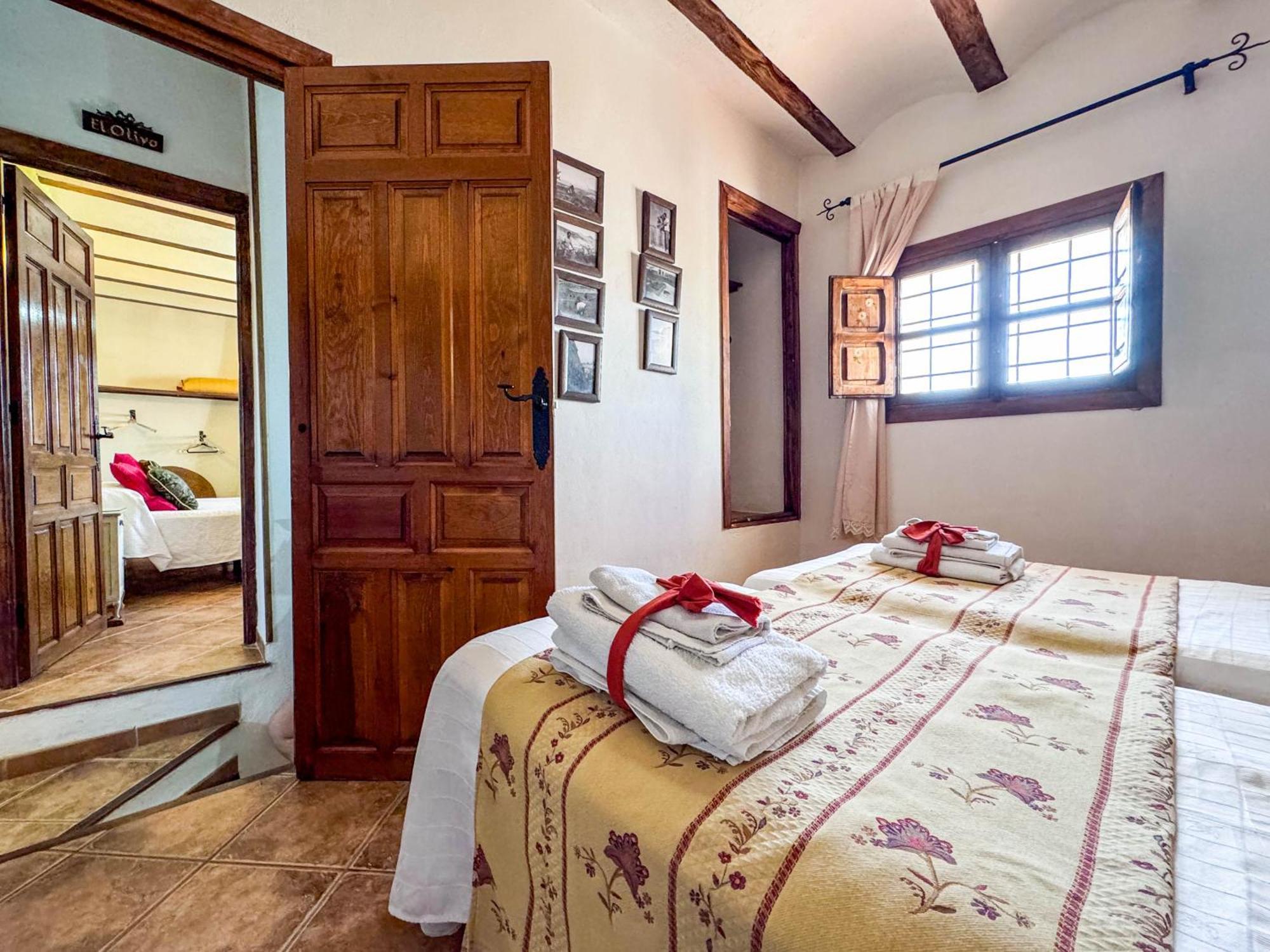 Gasthaus Cortijo Rural Bacares Freila Exterior foto