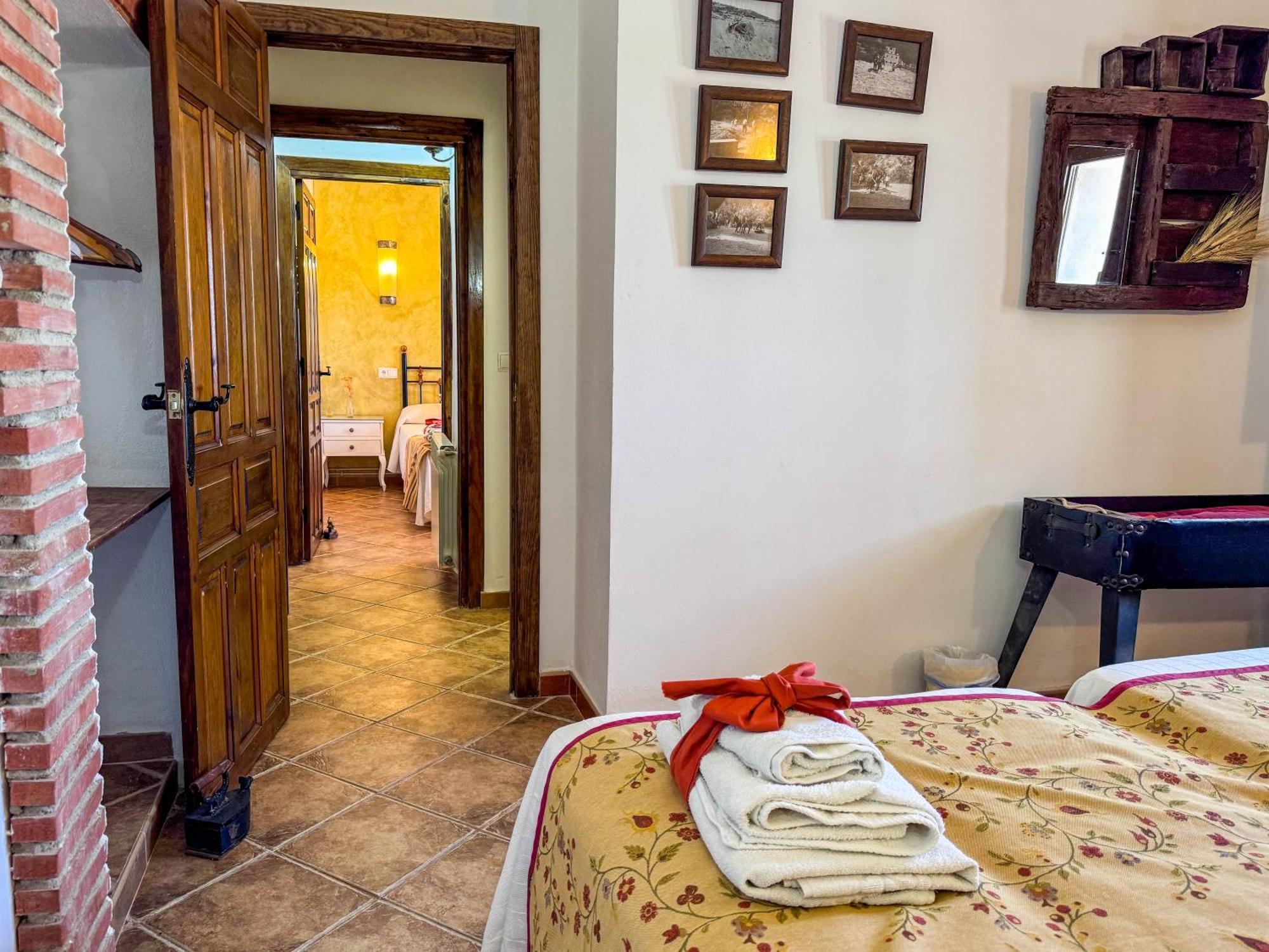 Gasthaus Cortijo Rural Bacares Freila Exterior foto